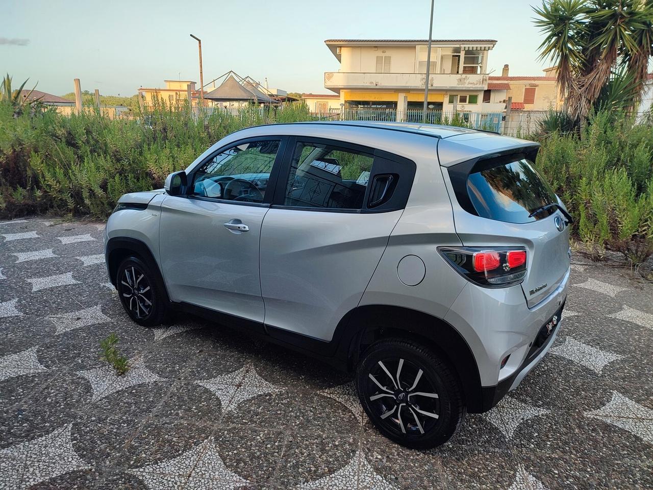 Mahindra KUV100 NXT 1.2 B K8 G80 NAVIGATORE CLIMA CERCHI IN LEGA