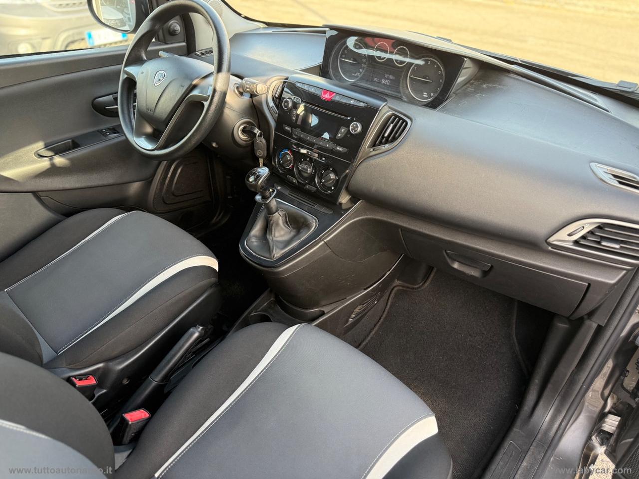 LANCIA Ypsilon 1.2 69 CV 5p. Platinum