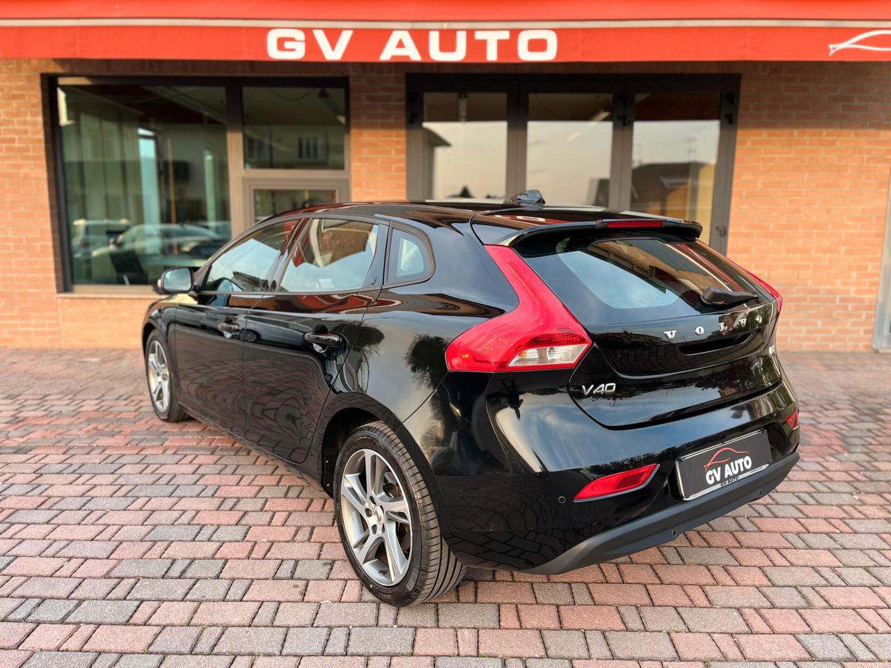 Volvo V40 D2 MOMENTUM