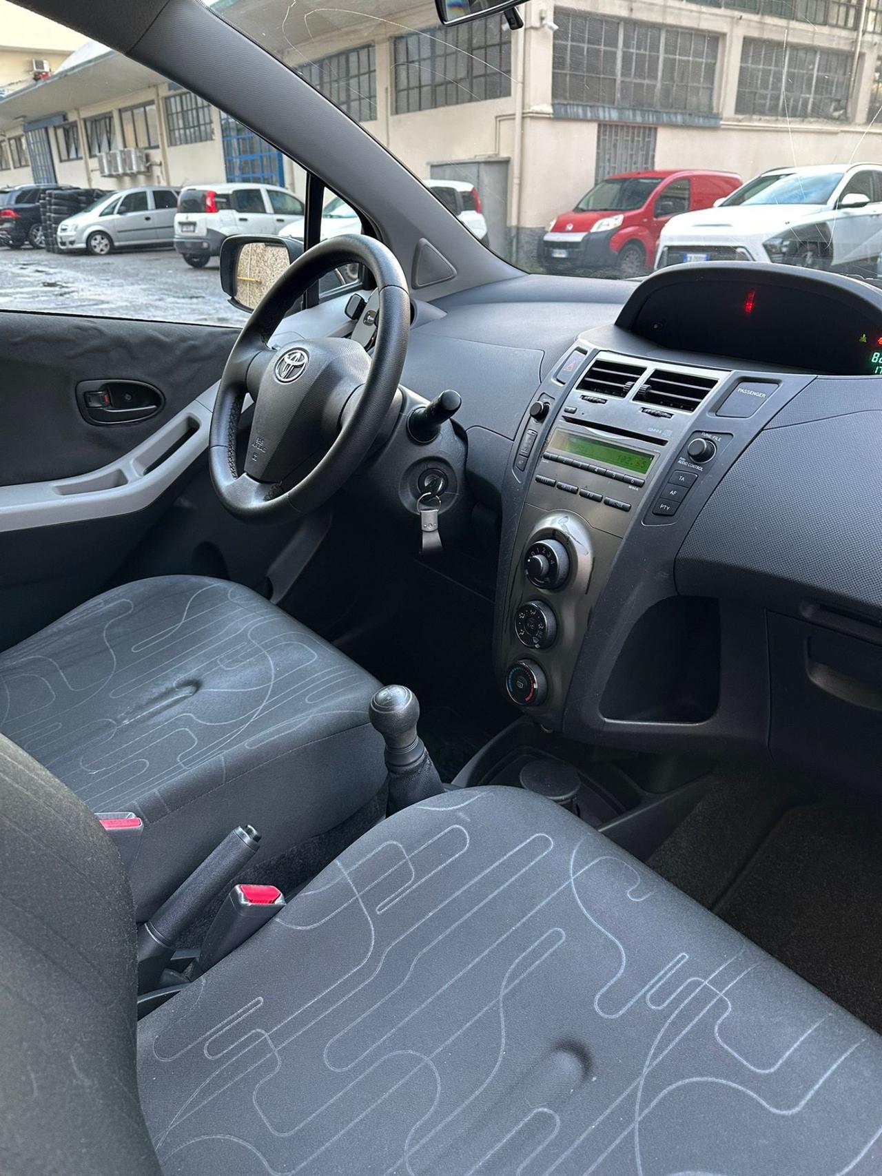 Toyota Yaris 1.0 5 porte Now