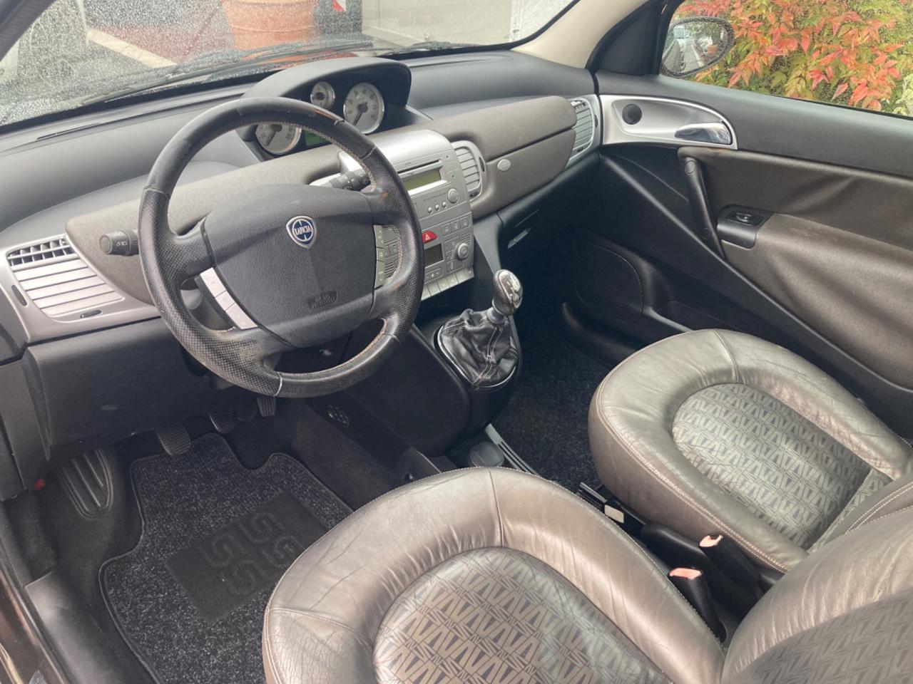 LANCIA YPSILON (EDIZIONE LIMITATA VERSUS)