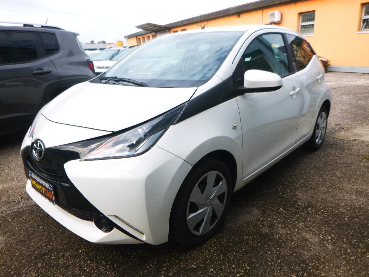 Toyota Aygo 1.0 VVT-i 69 CV 5 porte x-play MMT NEOPATENTATI