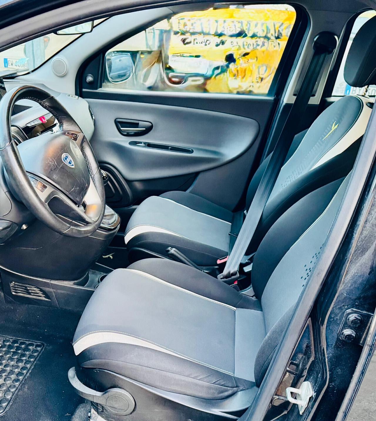 Lancia Ypsilon 1.2 69 CV 5 porte , OK NEOPATENTATI