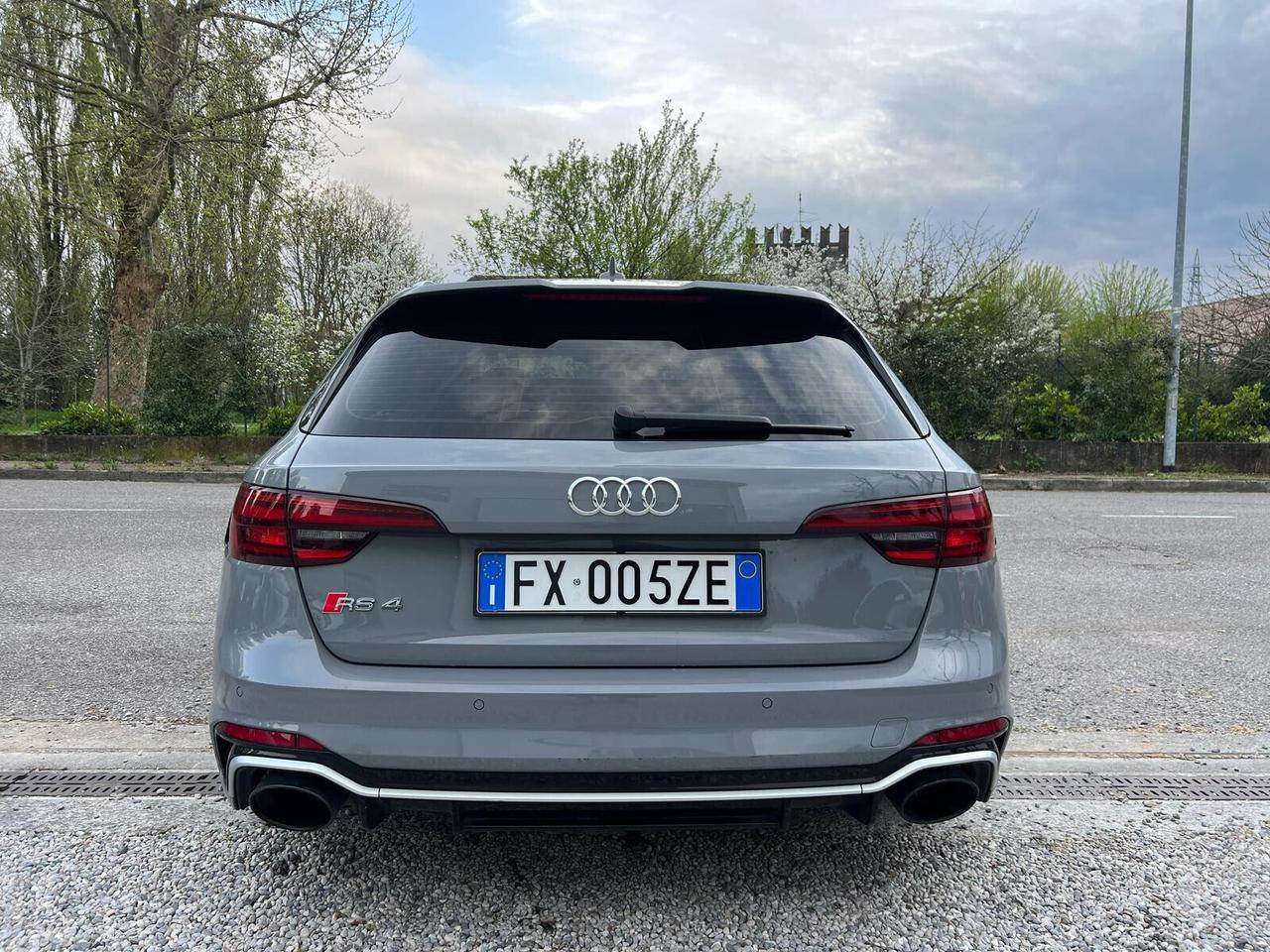 Audi A4 RS4 Avant 3.0 TFSI quattro tiptronic
