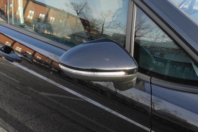 VOLKSWAGEN Touran 2.0 TDI 115 CV DSG Business BlueMotion Technology