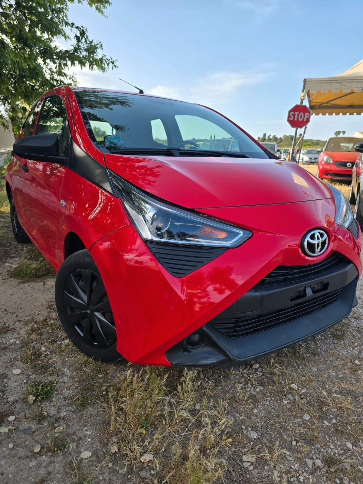 Toyota Aygo Connect 1.0 VVT-i 72 CV 3 porte x-cool
