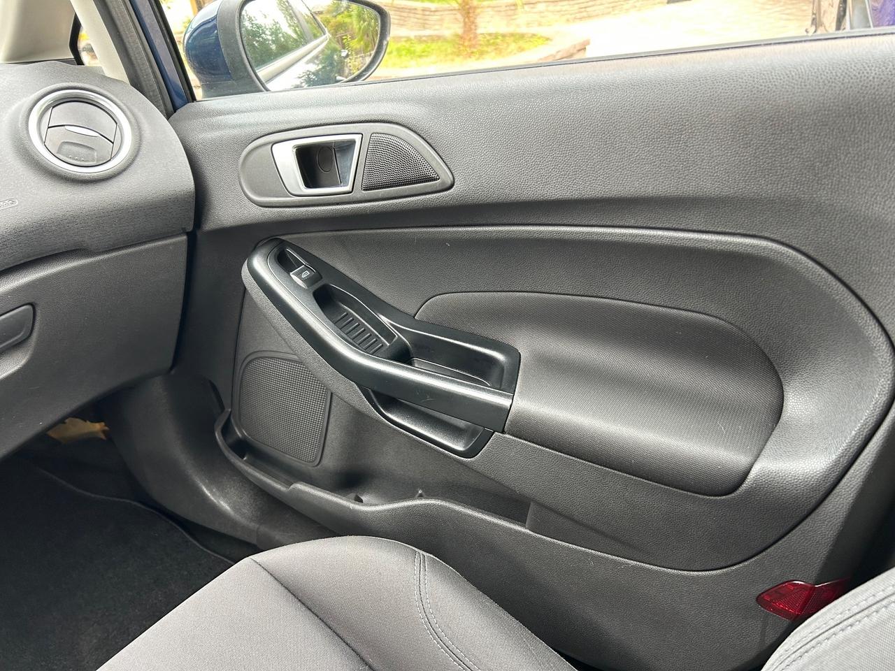 Ford Fiesta 2015 80cv NEOPATENTATI