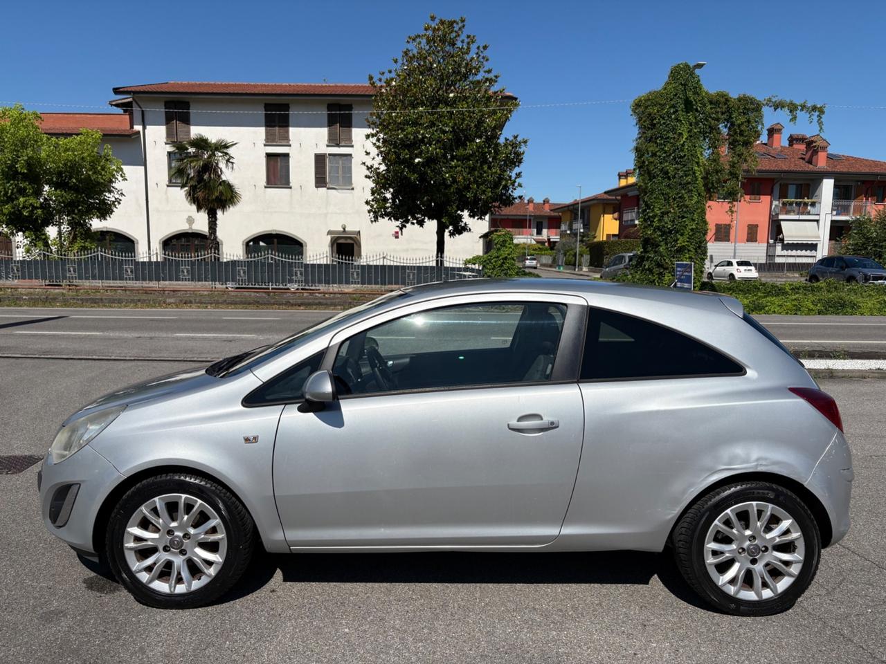 Opel Corsa 1.2 85CV 3 porte GPL-TECH b-color