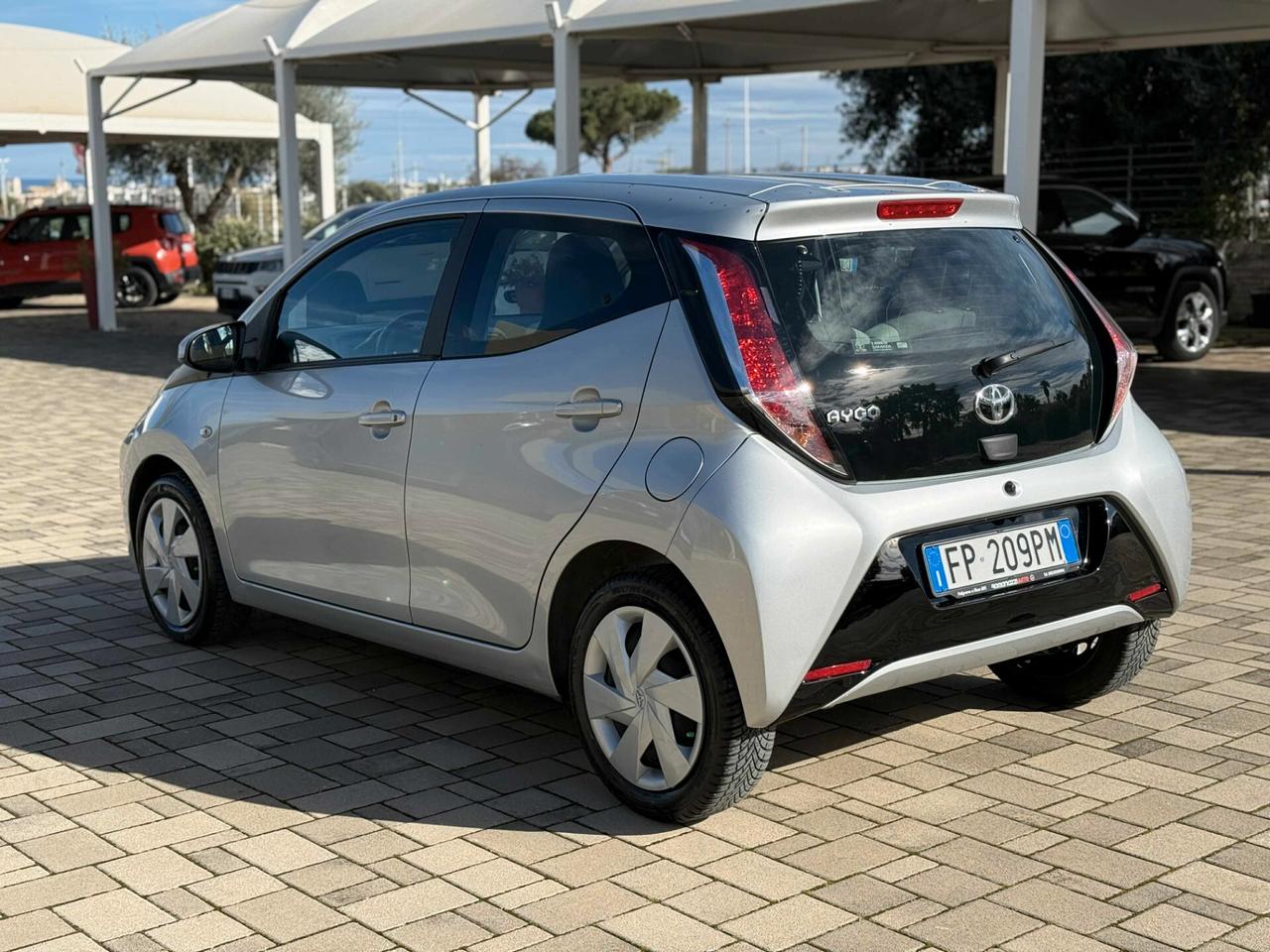 Toyota Aygo 1.0 VVT-i 69 CV 5 porte x-play