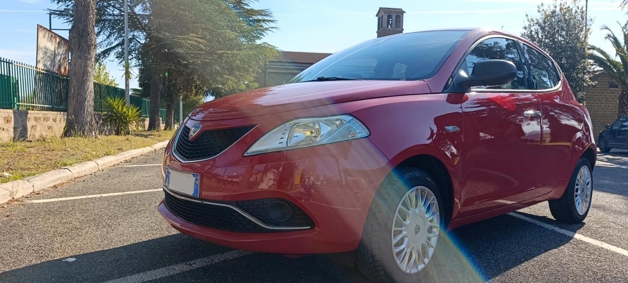 Lancia Ypsilon 1.2 5 porte Gold NEOPATENTATI