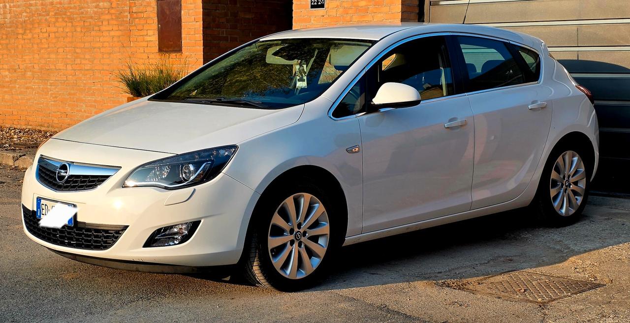 Opel Astra Cosmo neopatentati euro5B anno 2011