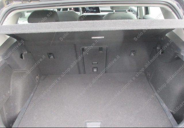 VOLKSWAGEN Golf 2.0 TDI SCR Style *Navi,LED*