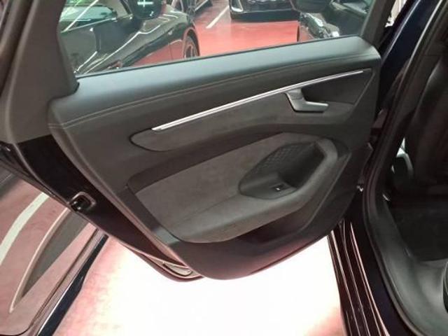 AUDI A6 Avant TDI 150 kW S tronic quattro S line edition.