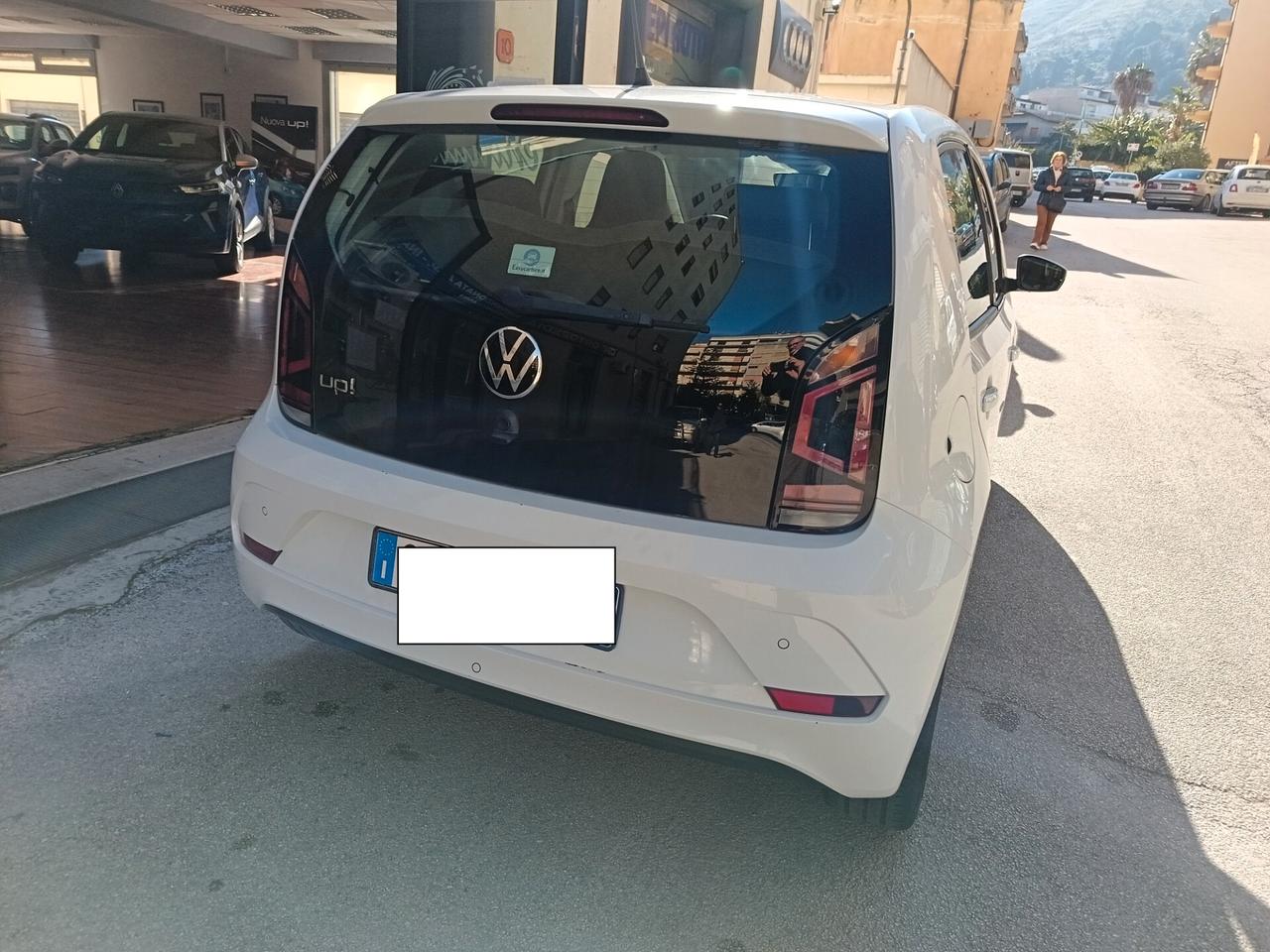 Volkswagen UP! 1.0 5p. move km 42000- ok neopatentati