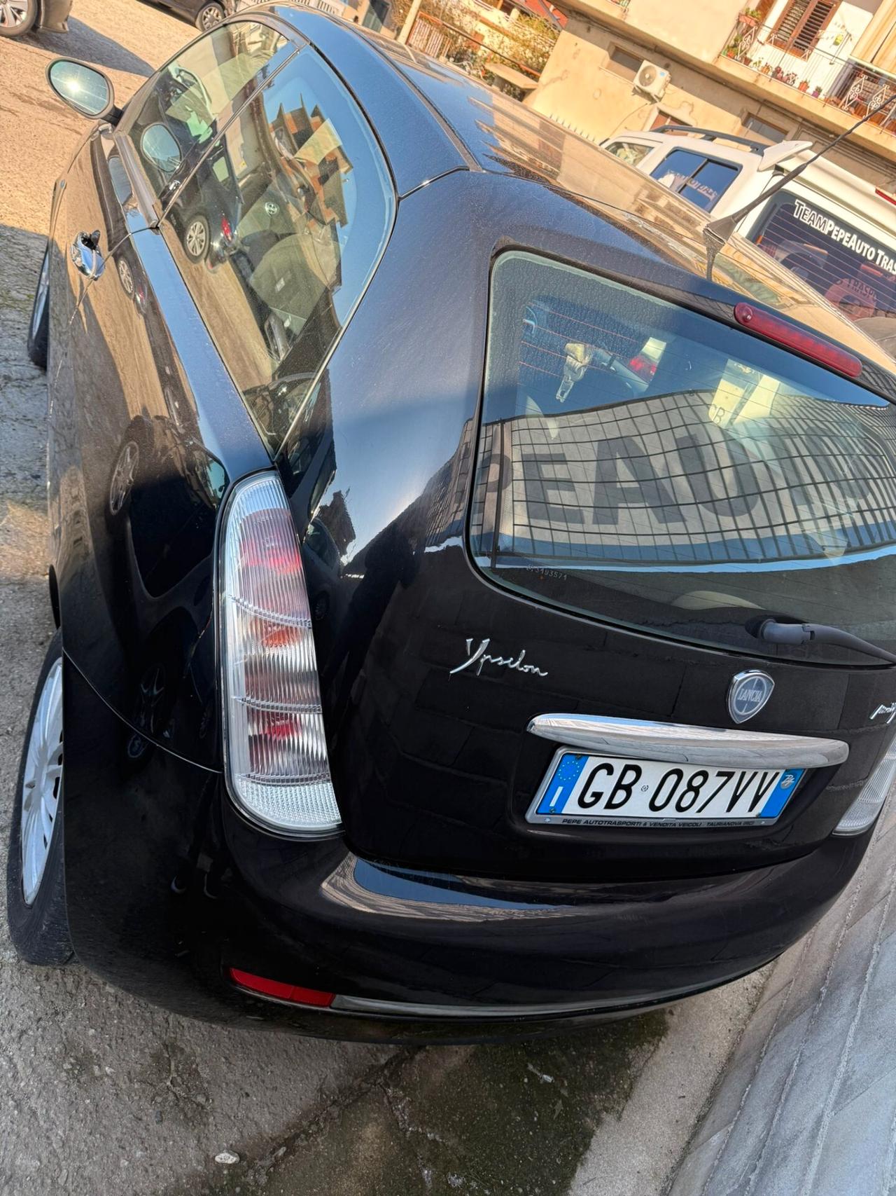 Lancia Ypsilon 1.3 MJT 75 CV Oro