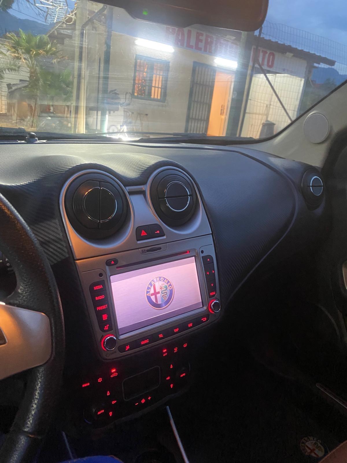 Alfa Romeo MiTo 1.6 JTDm-2 S&S Distinctive Sport Pack