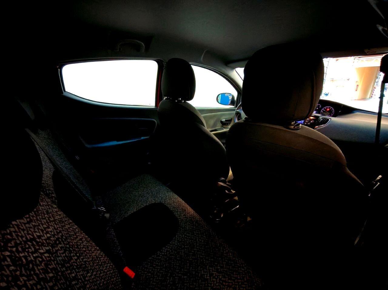 Lancia Ypsilon 1.0 Hybrid Ecochic