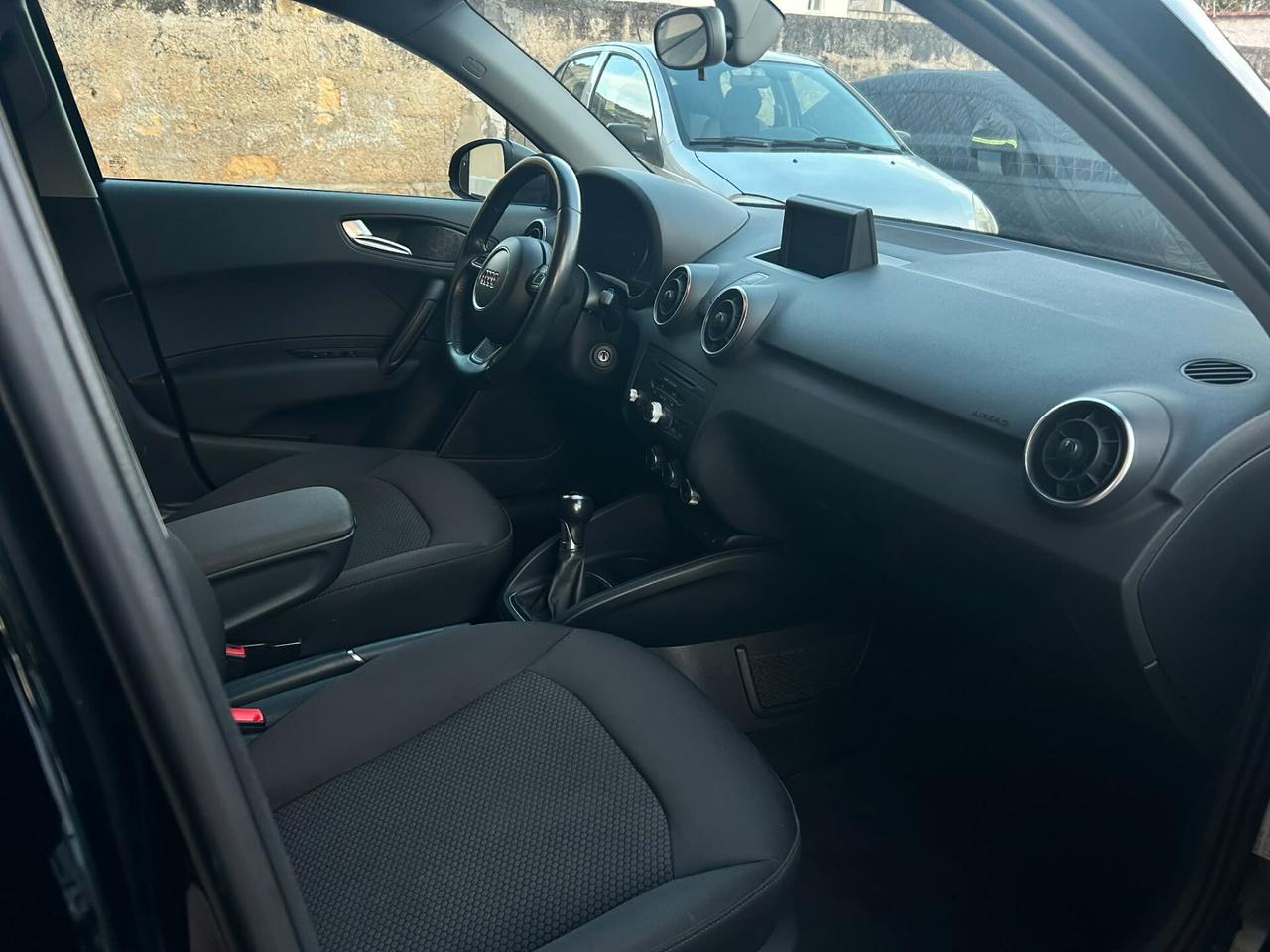 AUDI A1 1.6 TDI 90CV AMBITION 2015 BI-XENON