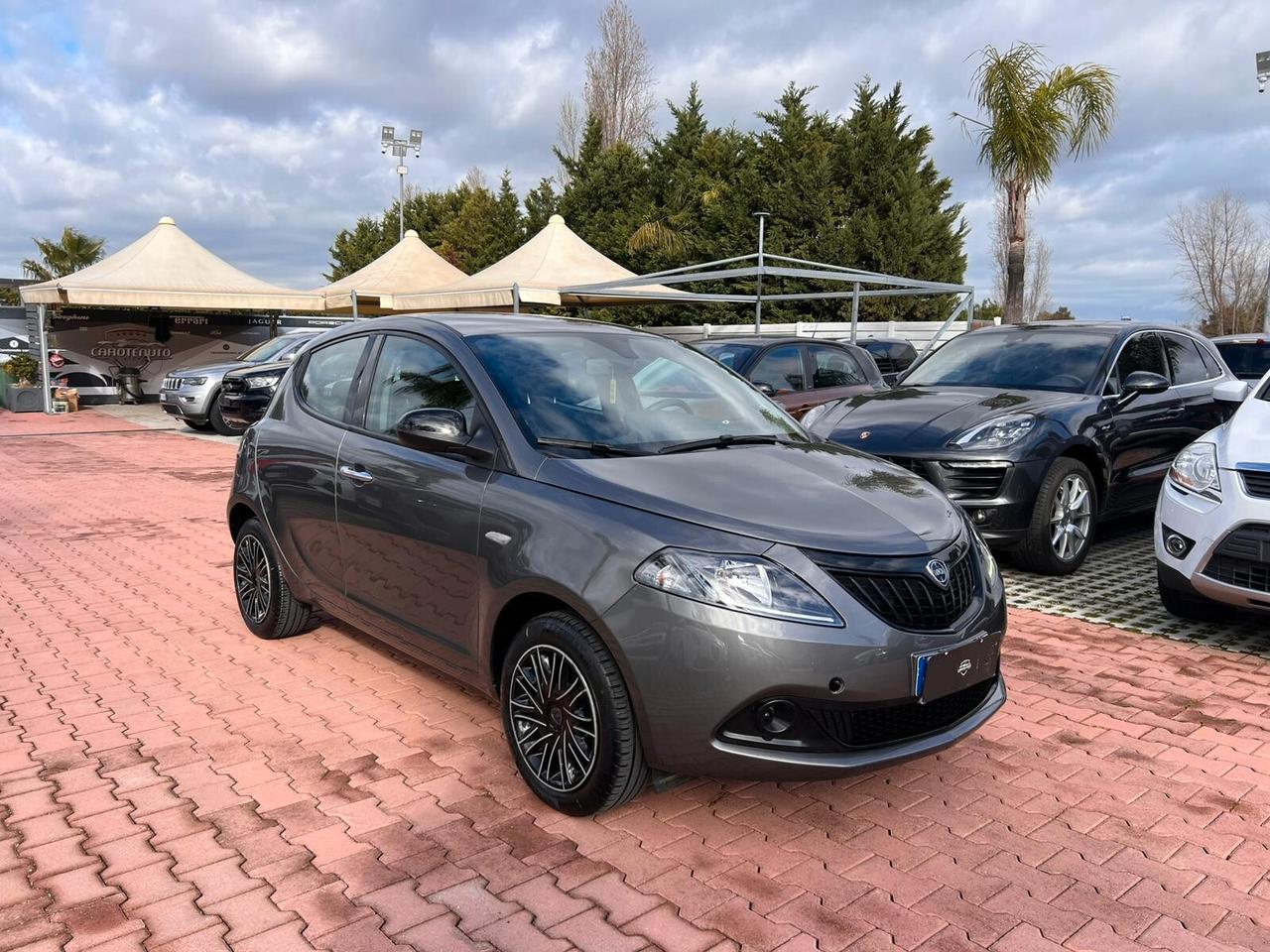 Lancia Ypsilon 1.0 FireFly 5 porte S&S Hybrid Alberta Ferretti