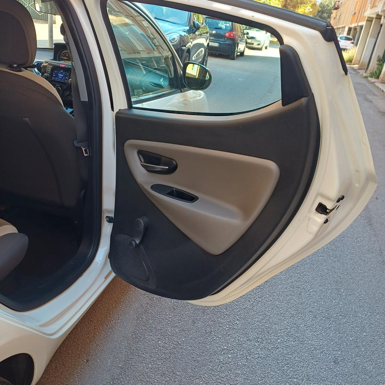 Lancia Ypsilon 1.2 69 CV 5 porte GPL