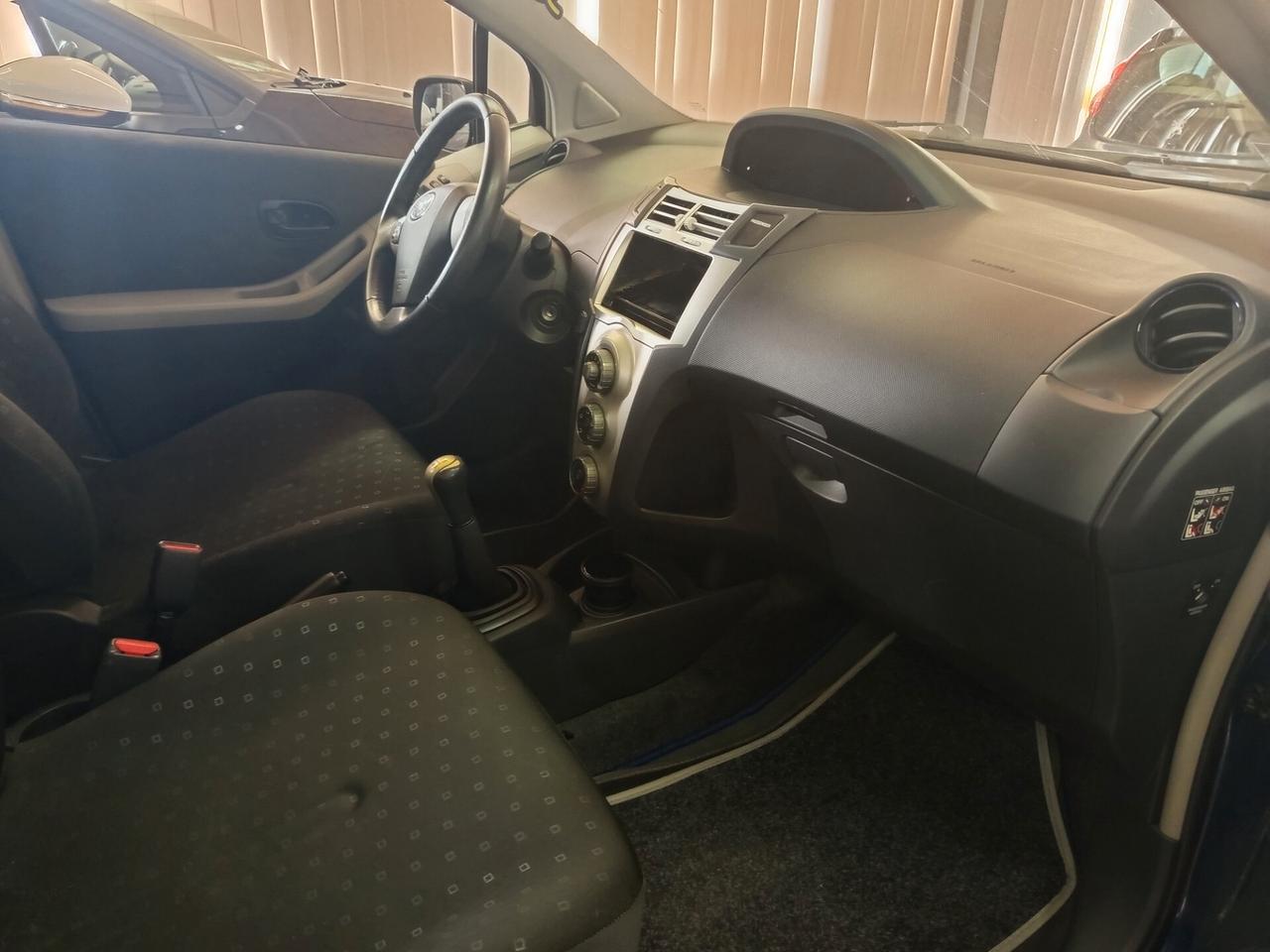 Toyota Yaris 1.0 5 porte, 126 Mila chilometri ok neopatentati