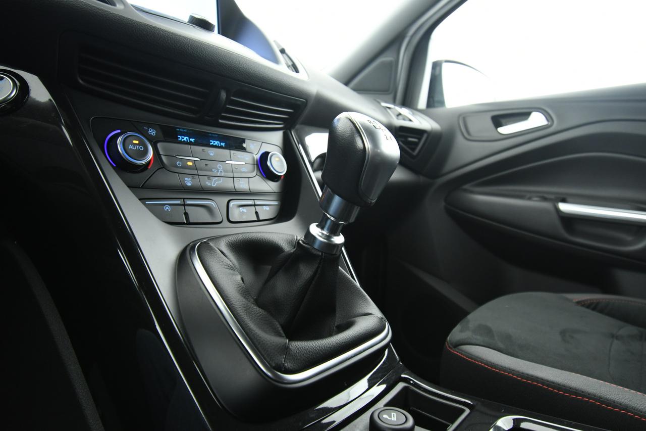 FORD Kuga 1.5 ecoboost ST-Line s&s 2wd 120cv NEOPATENTATI+ALCANTARA