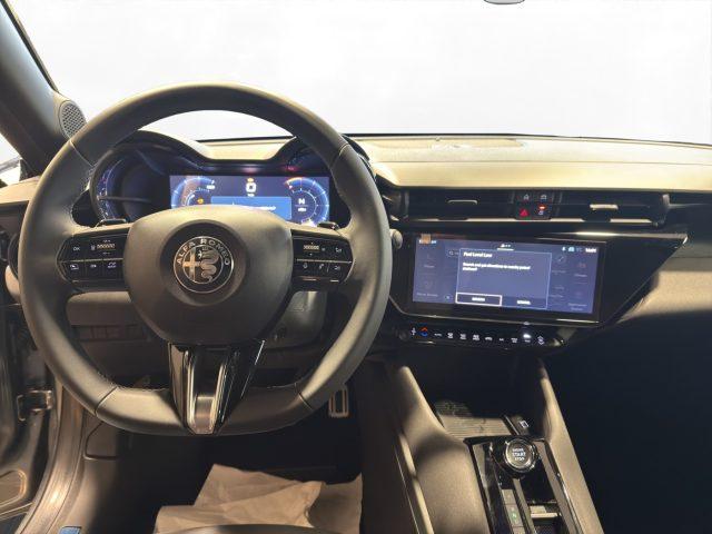 ALFA ROMEO Junior My25 Ibrida Q4