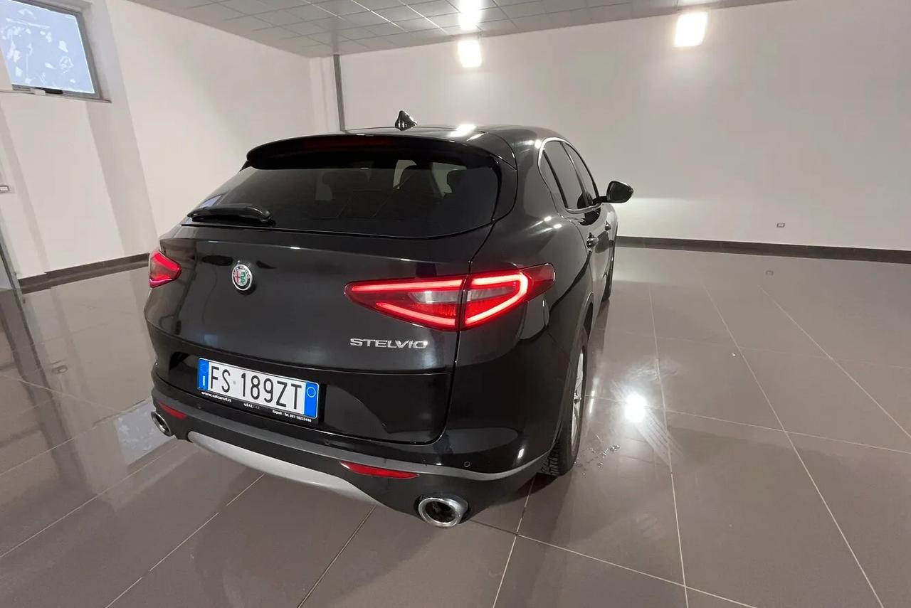 Alfa Romeo Stelvio 2.2 Turbodiesel 160 CV AT8 RWD Business