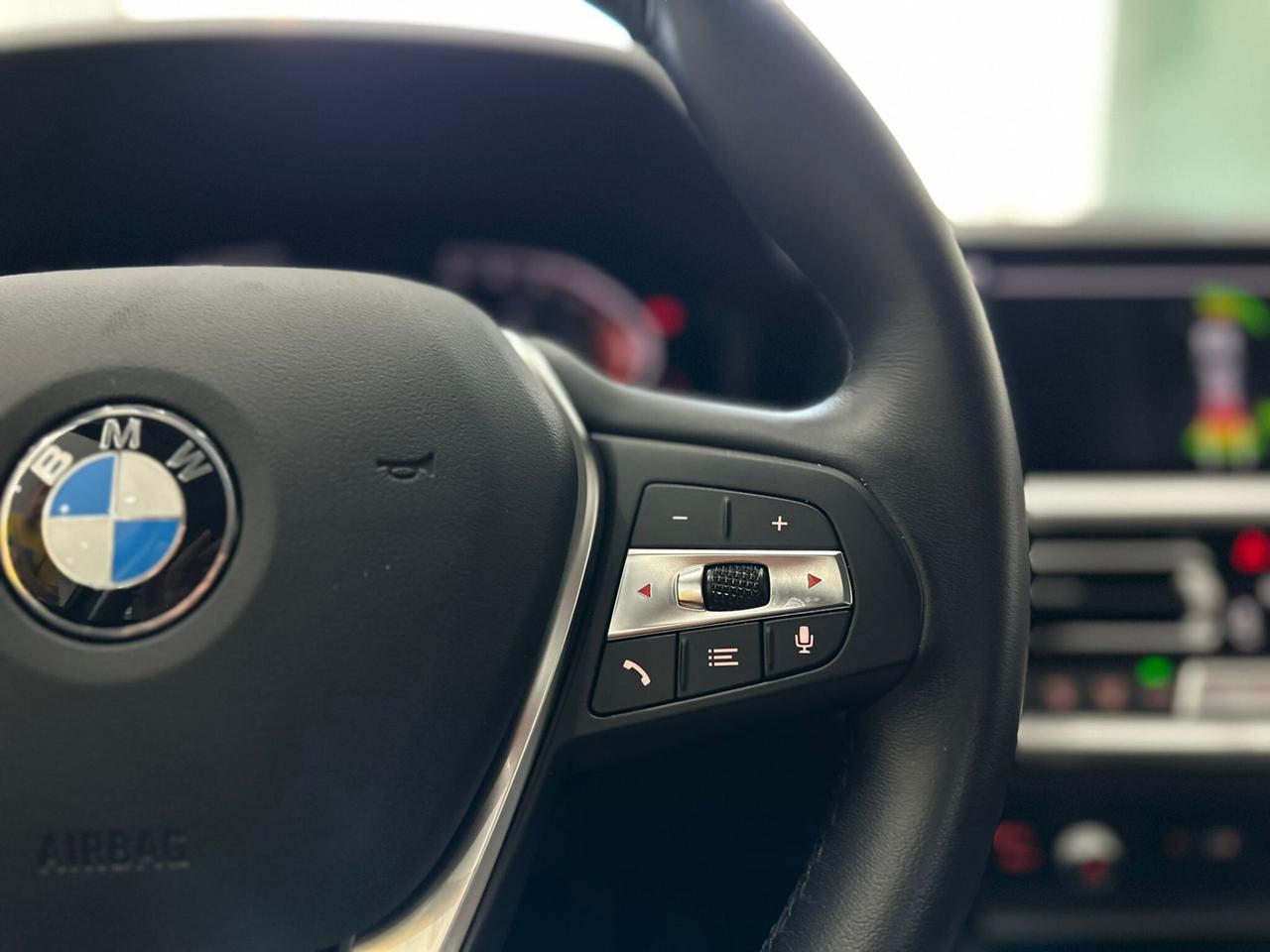 BMW 318 d 48V Touring Sport LED AMBIENT