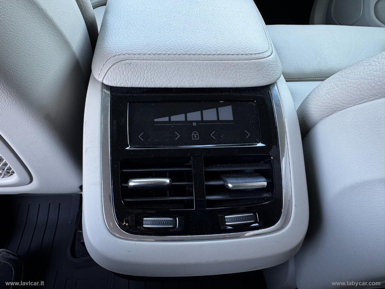 VOLVO XC60 B4