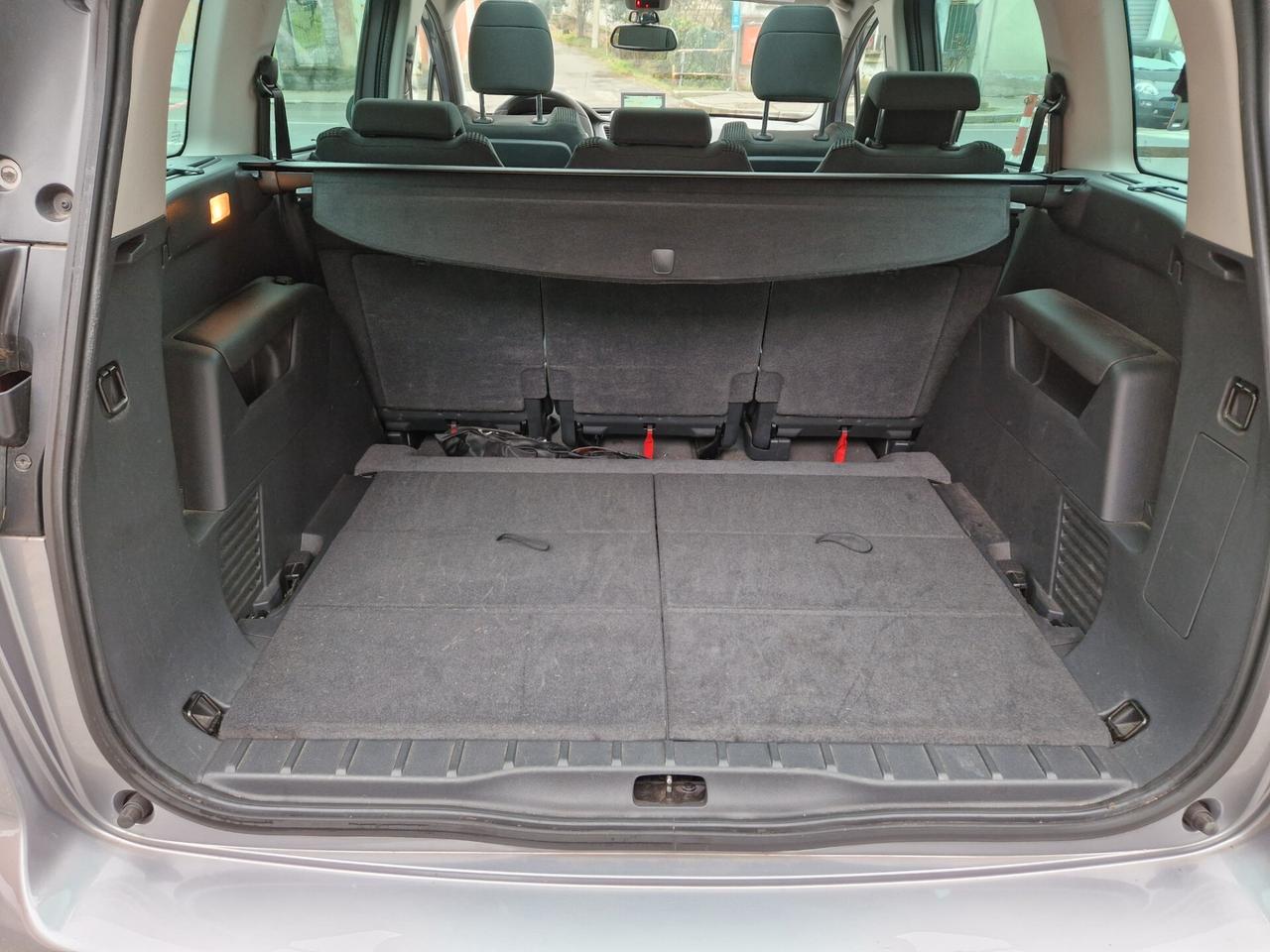 Peugeot 5008 1.6 120CV "96.900 km" 7 posti, Tetto, Navi, Telec.