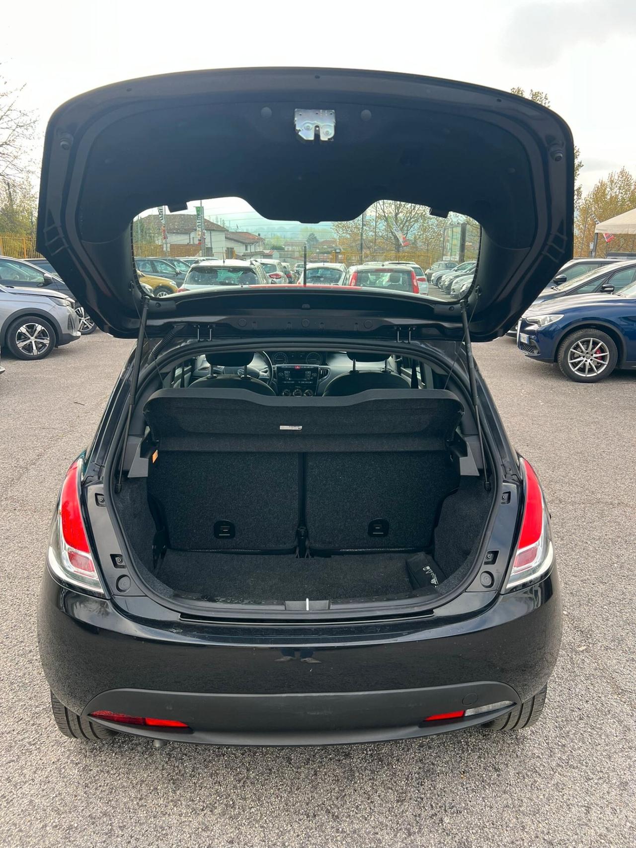 Lancia Ypsilon 1.0 FireFly 5 porte S&S Hybrid Ecochic