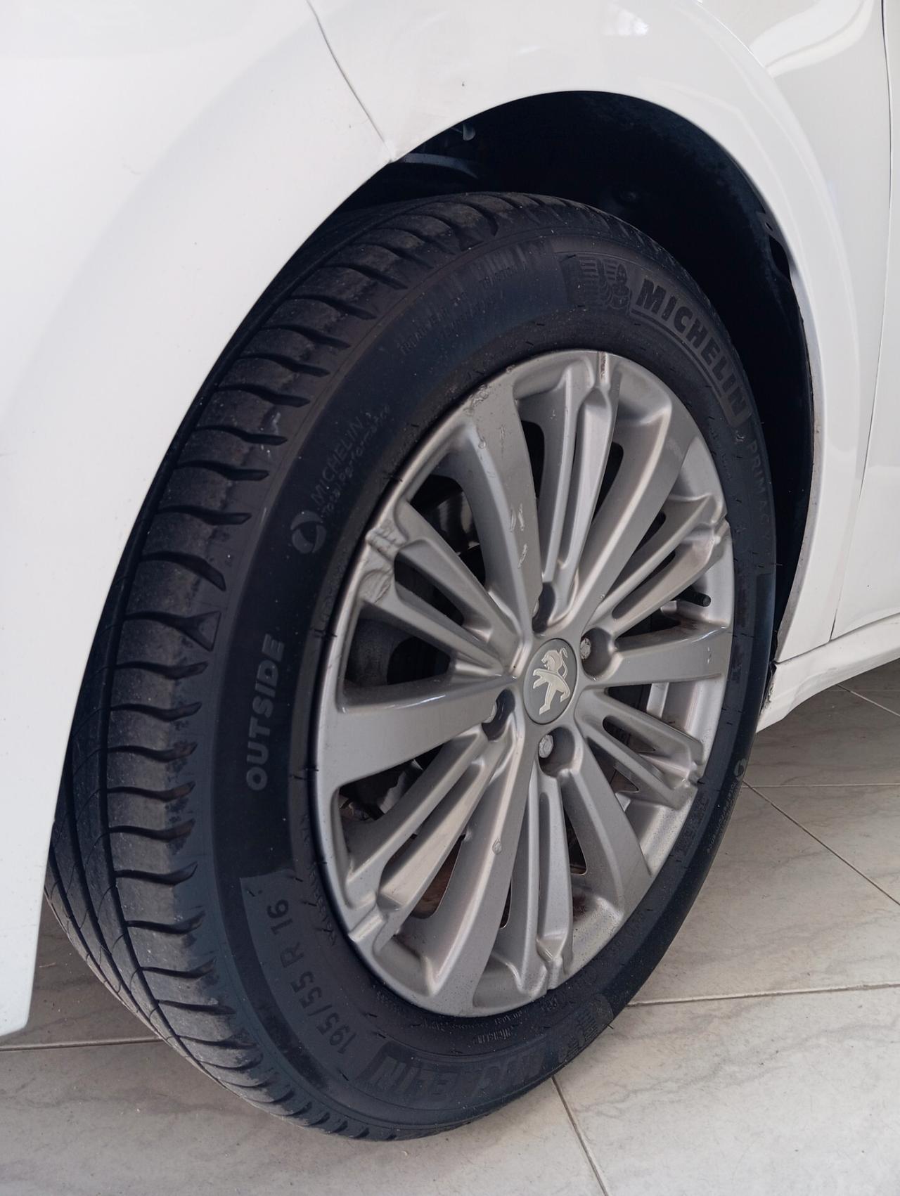Peugeot 208 1.2 Benz/ GPL 2016 CON GARANZIA