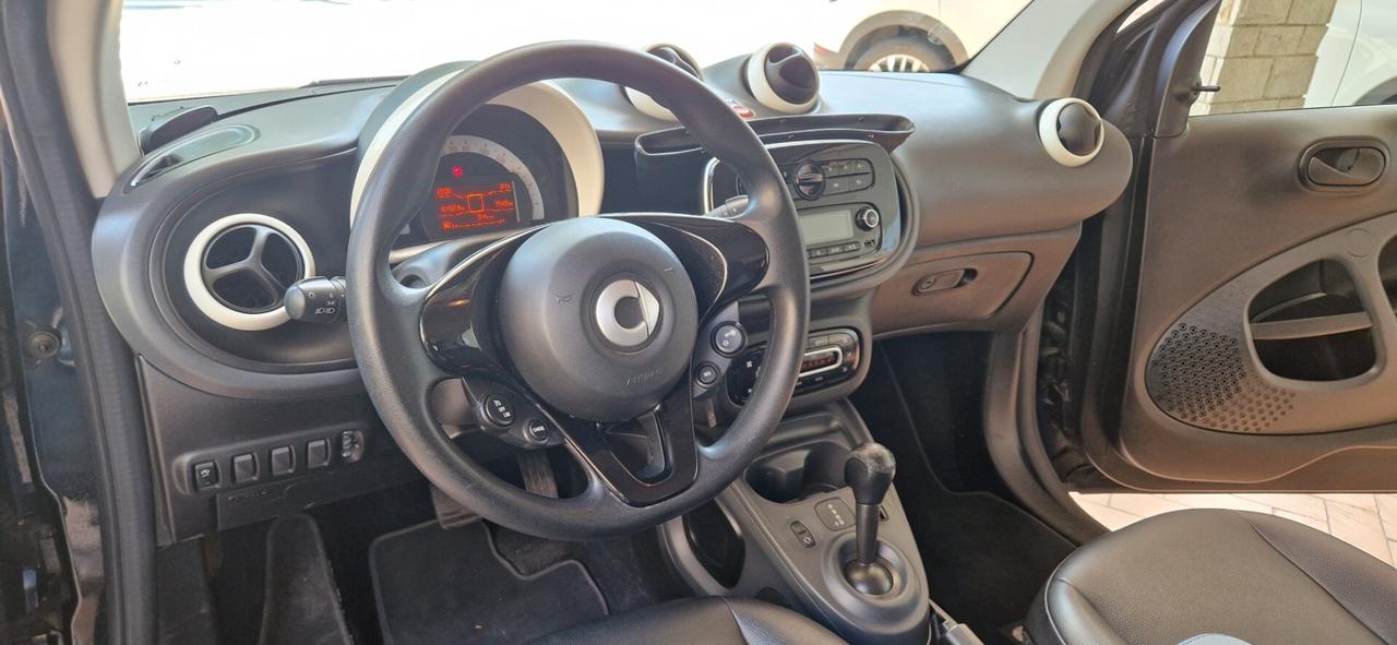 Smart ForTwo 70 1.0 twinamic Youngster cerchi in lega cambio automatico e sequenziale sedili in pelle