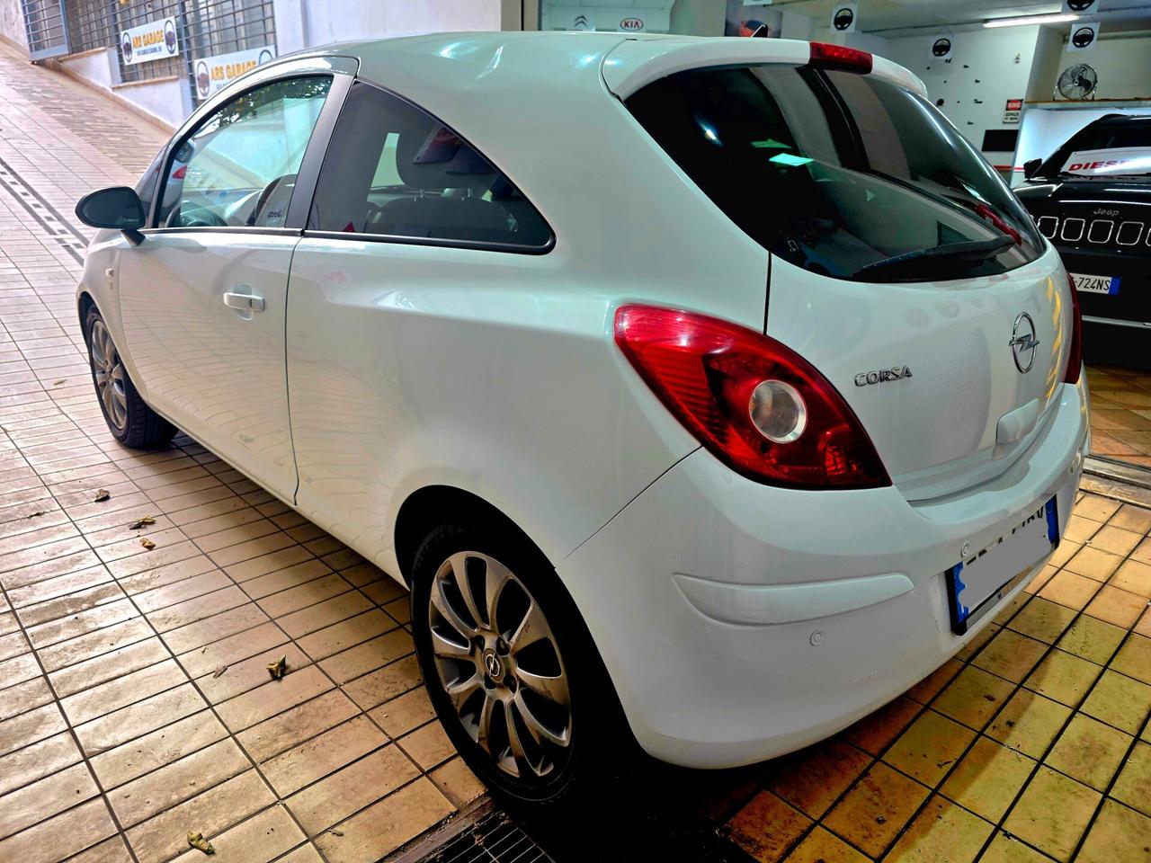 Opel Corsa 1.2 3 porte Club