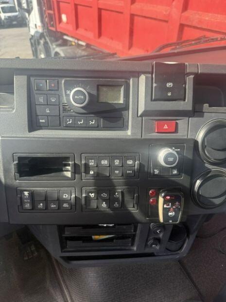 Motrice Renault v440 cassone ribaltabile con gru