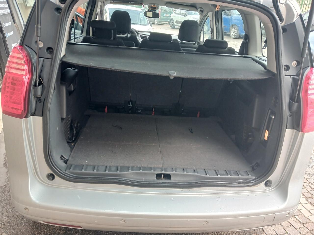 Peugeot 5008 1.6 HDi 7 POSTI