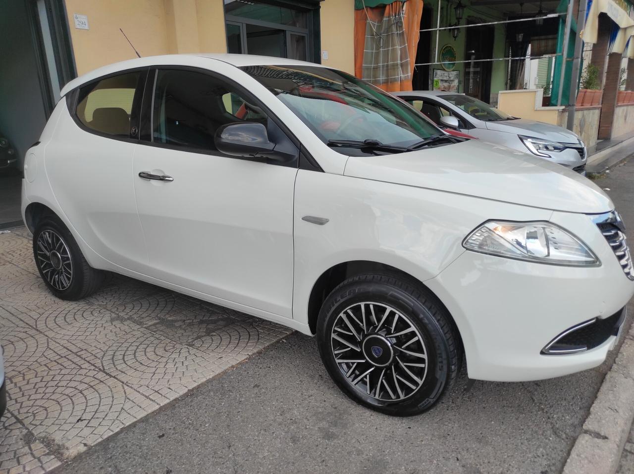 Lancia Ypsilon 2016 0.9 TwinAir Benzina metano LEGA SENSORI BLUETOOTH
