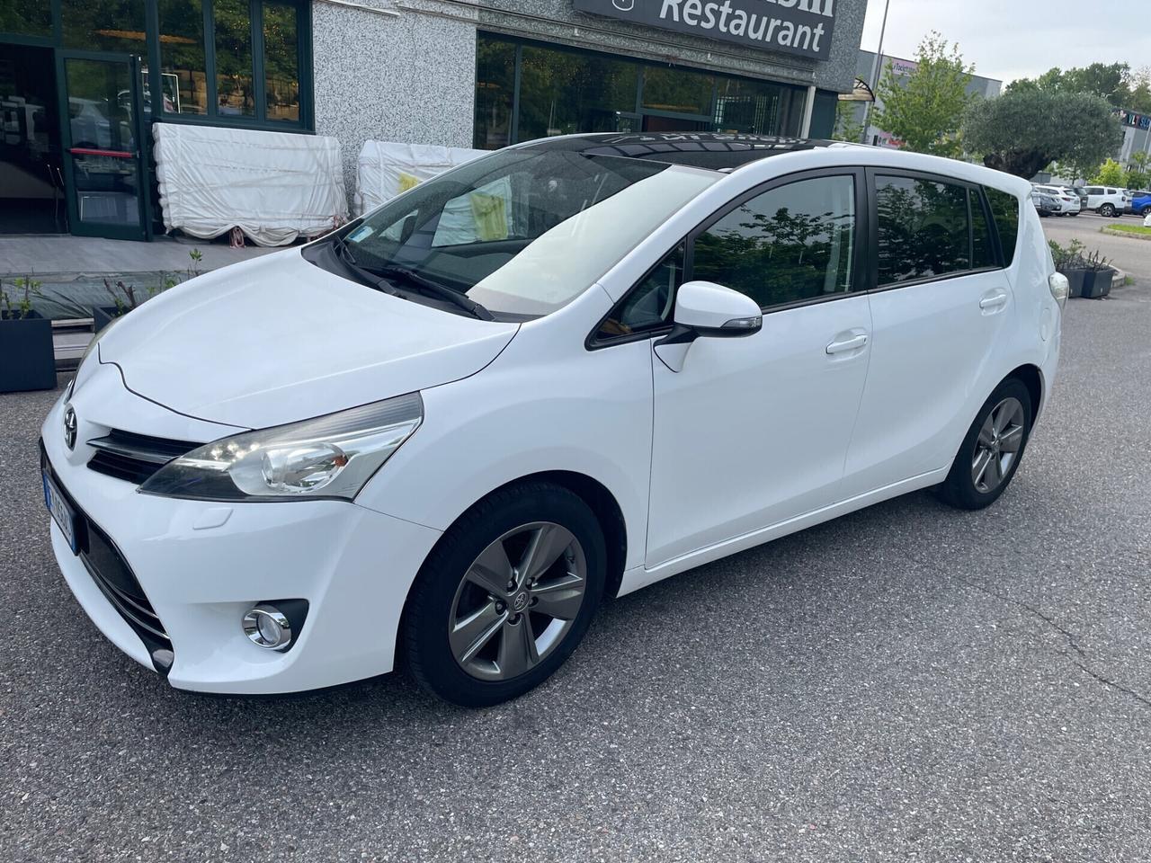 Toyota Verso 1.6 D-4D 7 posti*Tetto*Navi*Neopatentati*