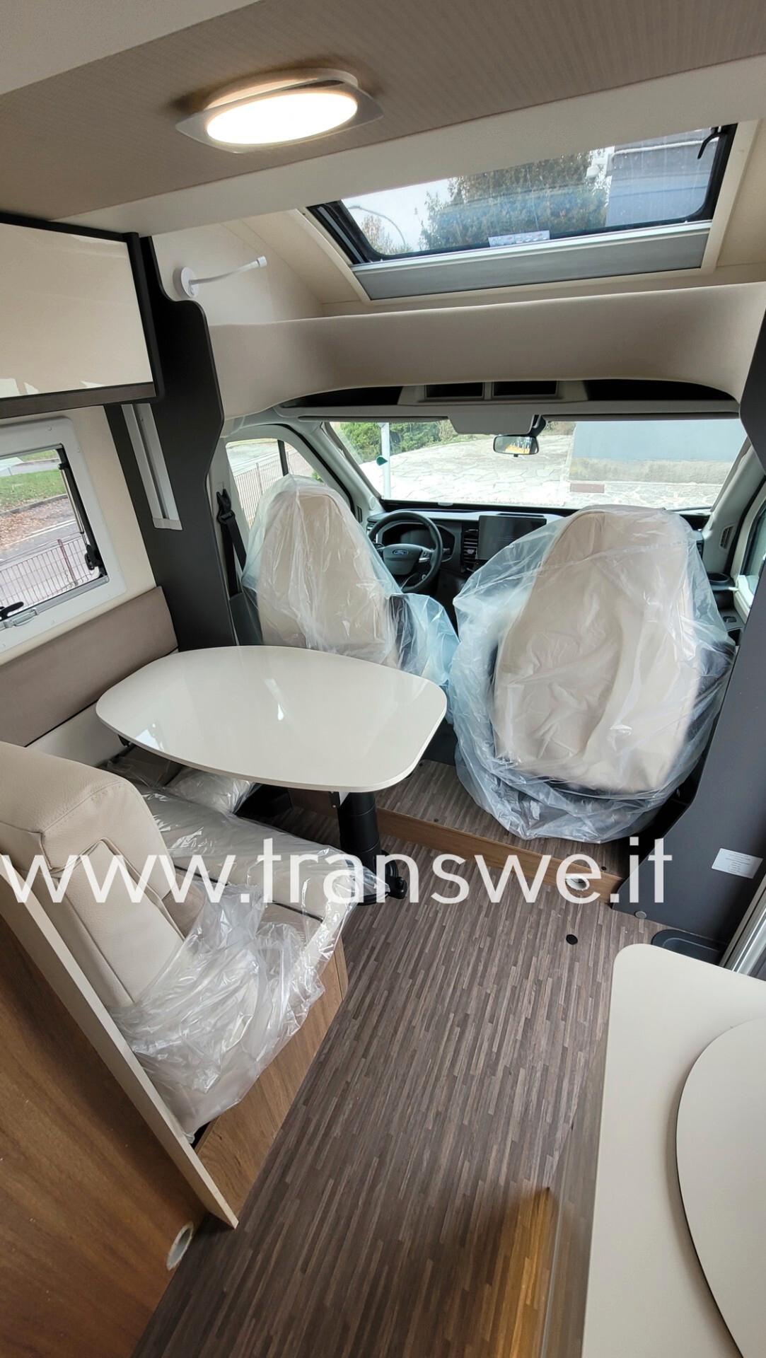 Elnagh Baron Compact 539 Camper semintegrale con letti gemelli versione