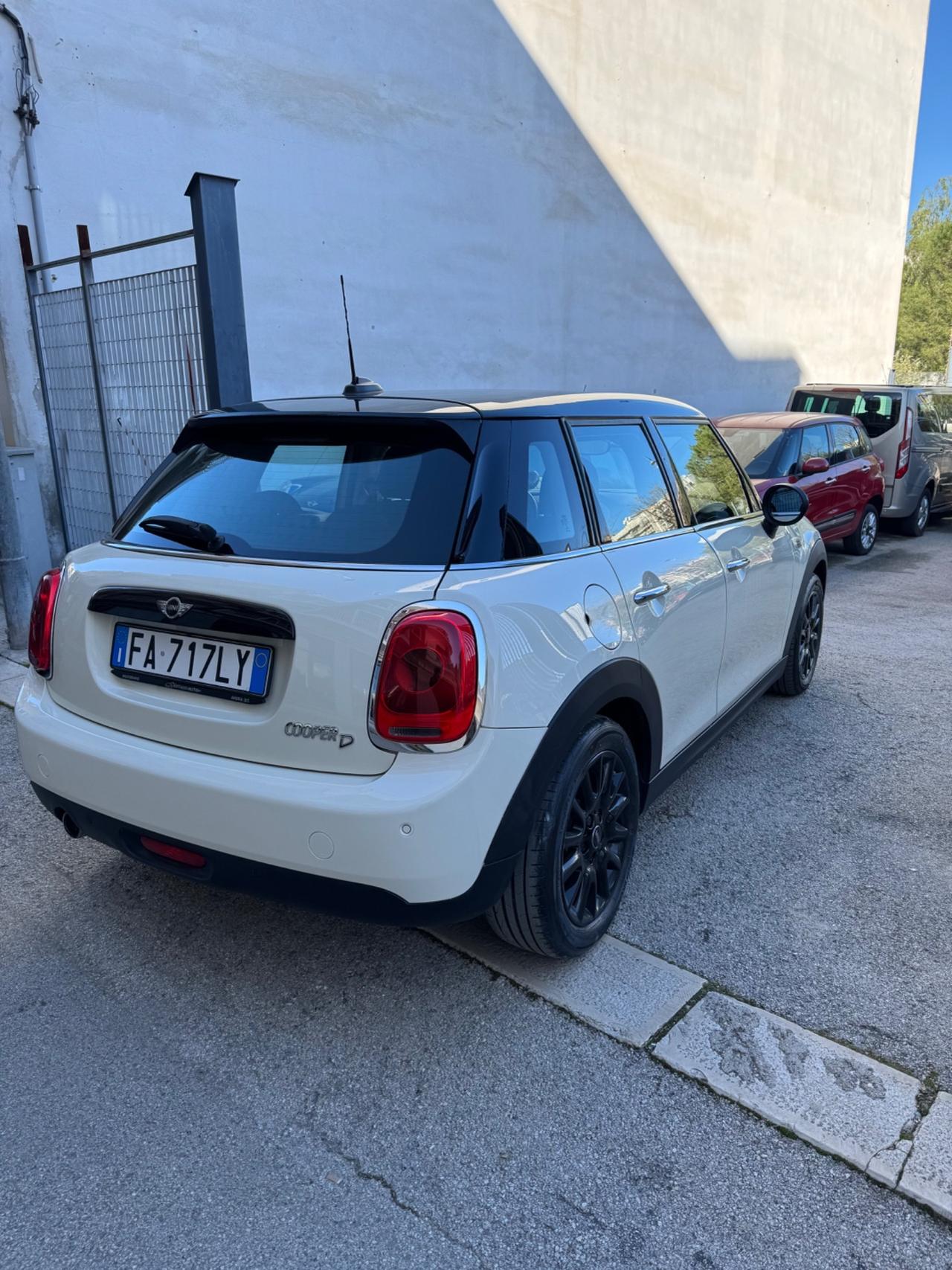 Mini 1.5 Cooper D Business XL 5 porte