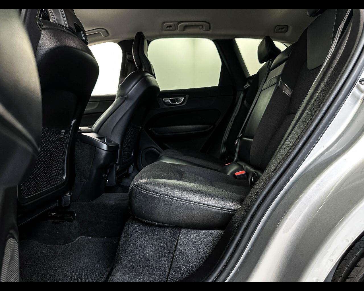 VOLVO XC60 B4 (d) AWD Geartronic Momentum Pro