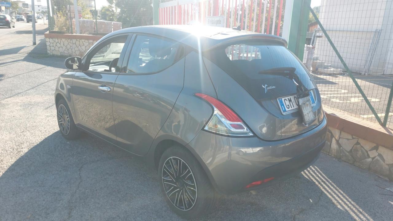 Lancia Ypsilon 1.0 FireFly 5 porte S&S Hybrid Ecochic UnYca