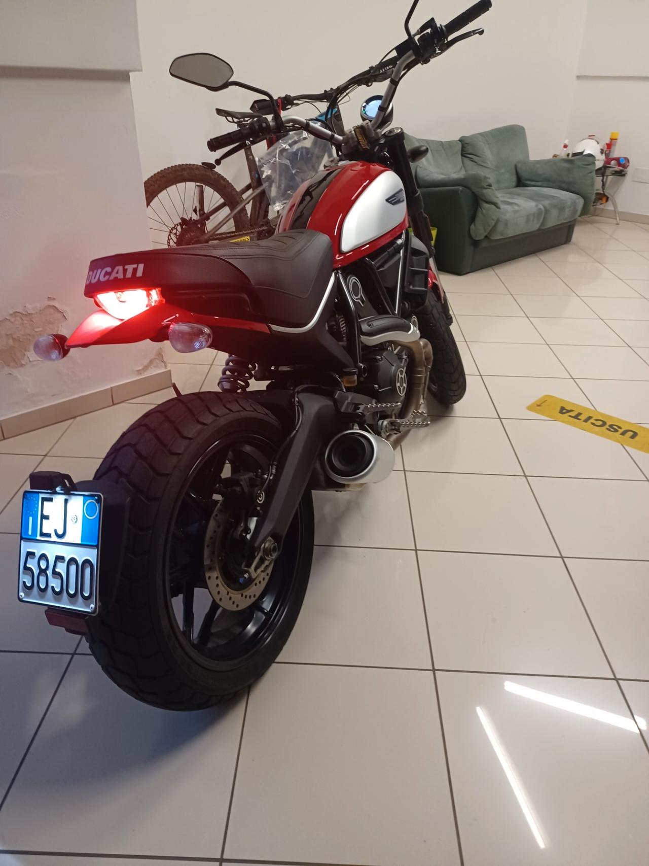 Ducati scrambler 800