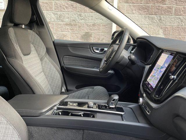 VOLVO XC60 2.0 B4 AWD AUTOMATICA CERCHI DA 19" FARI FULL LED