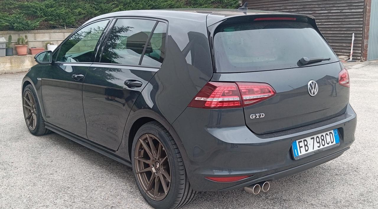 Volkswagen Golf GTD 2.0 TDI DSG 184 CV
