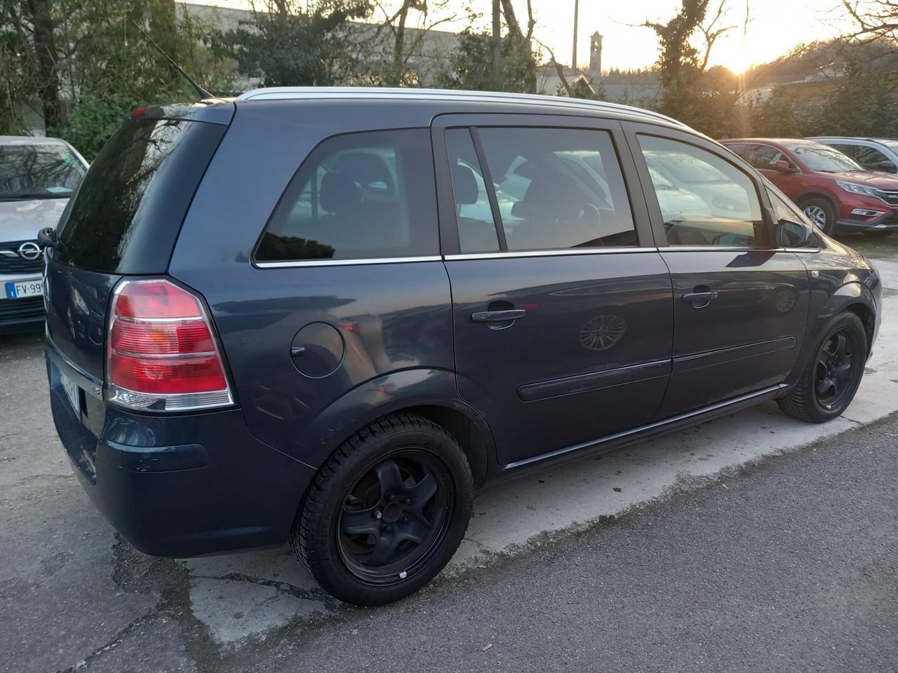 Opel Zafira 1.8 16V VVT Cosmo