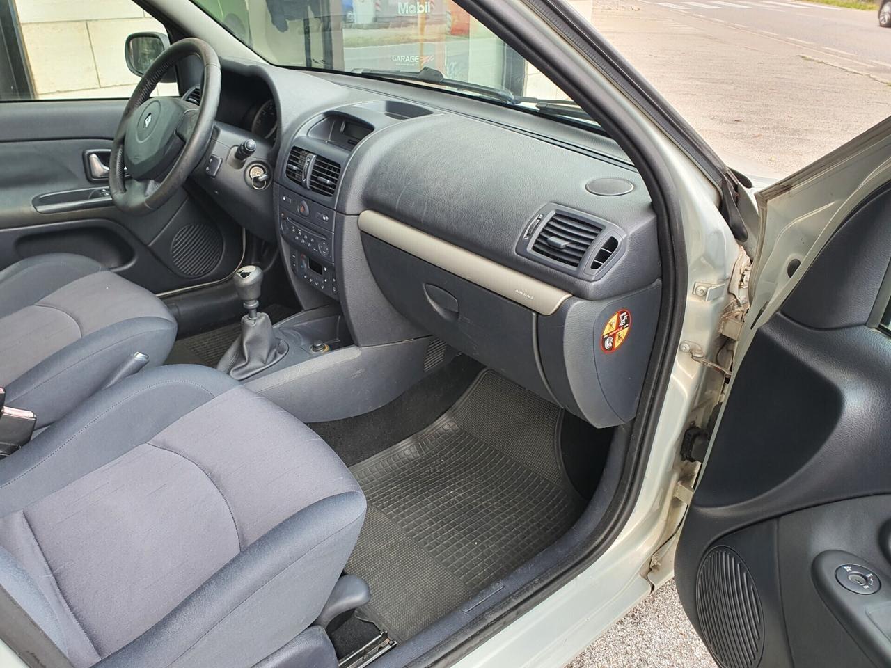 Renault Clio 1.4 16V cat 5 porte Privilège