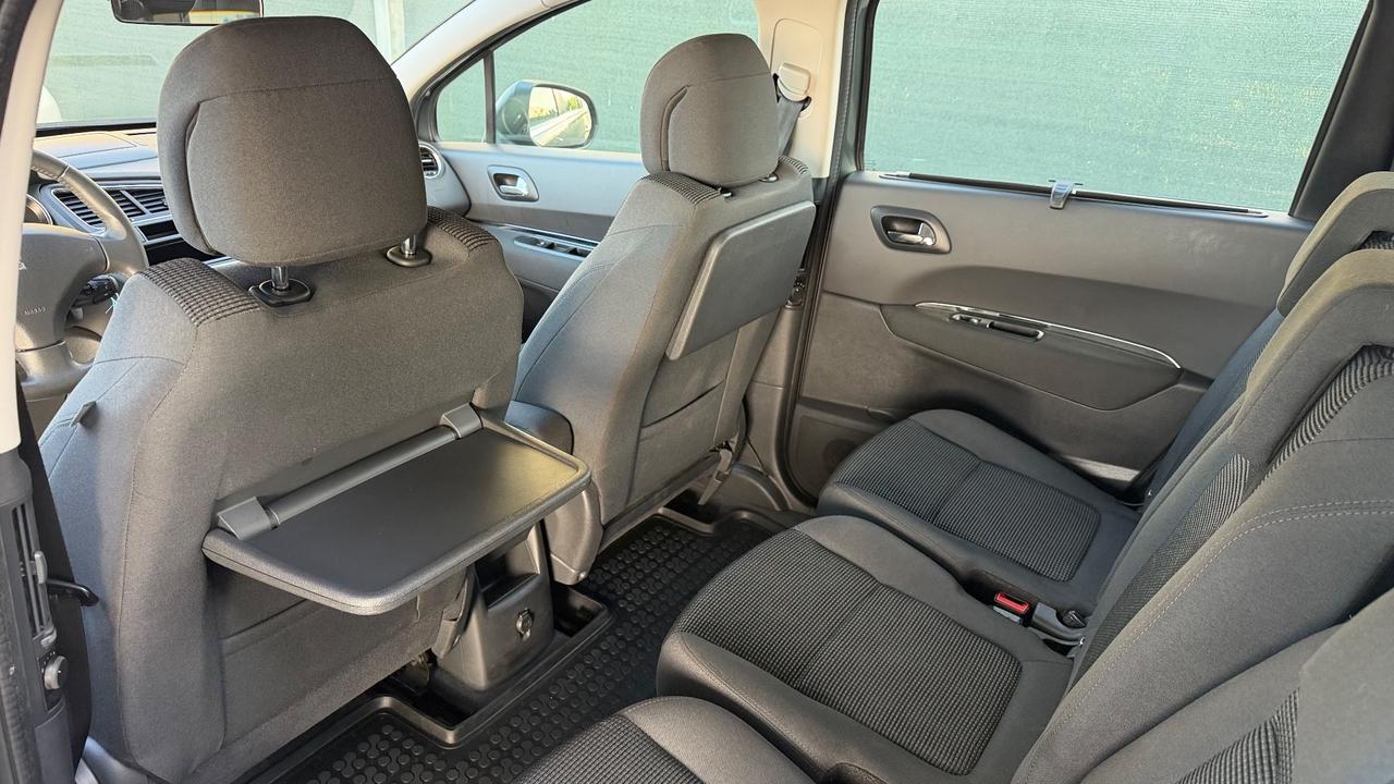 Peugeot 5008 1.6 HDi 115CV 7 POSTI