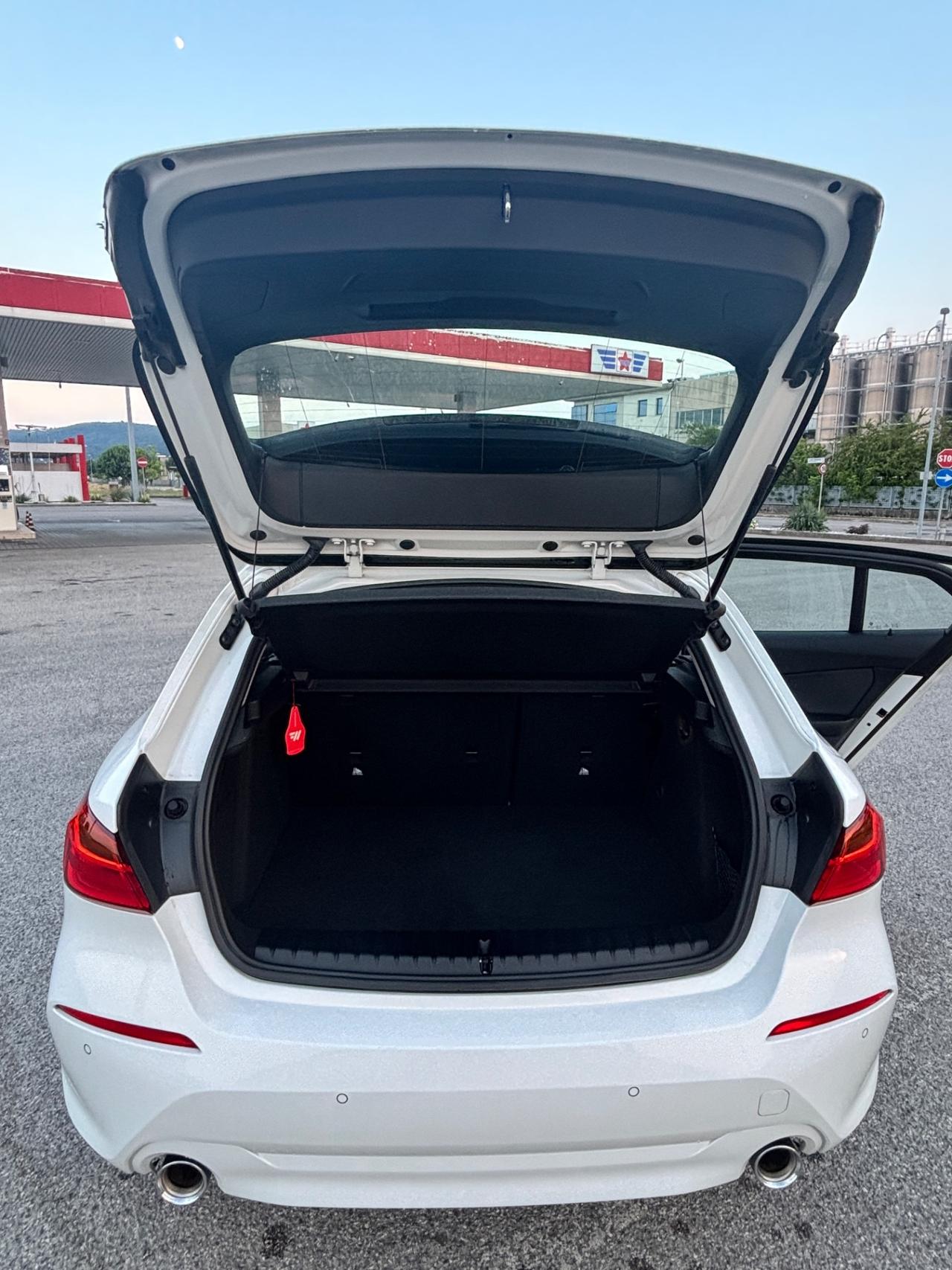 Bmw 118 118 d 5p. Business Advantage